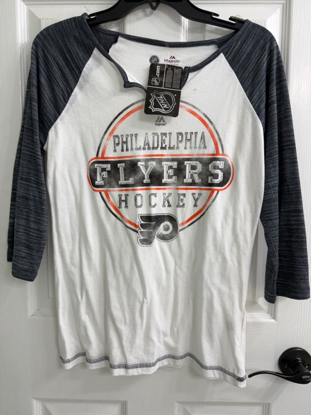 SALE🏒Women's Majestic Philadelphia Flyers Raglan Tee